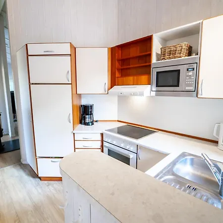 Strandblick - Dorf 1 02 *